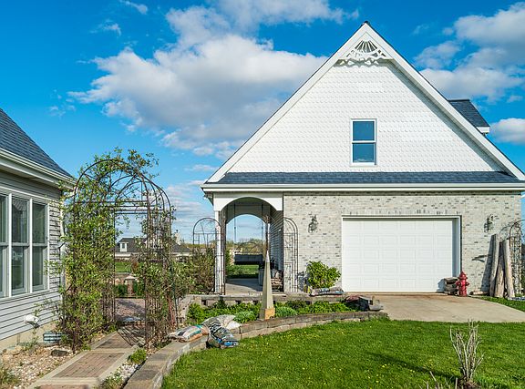 3rd image of 2976 Cottonwood Ln