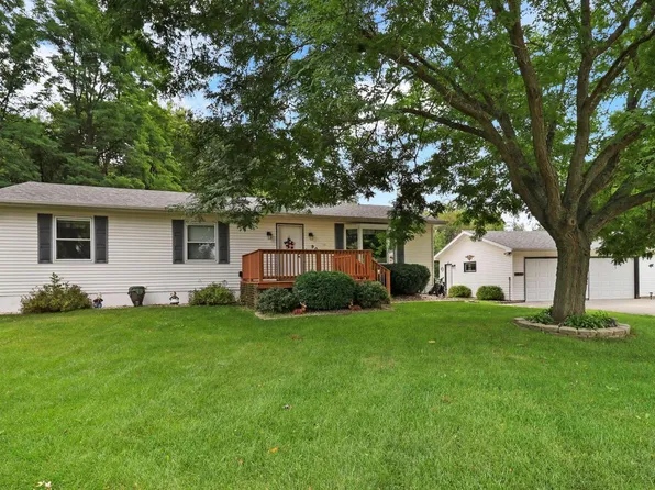 906 Lakeview DRIVE, Silver Lake, WI 53170