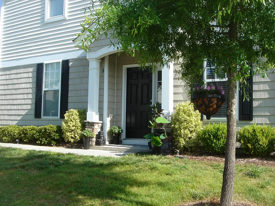 2 Rockwall Garden Way