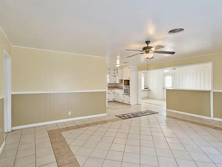 203 Paul Knox St — Photo 11