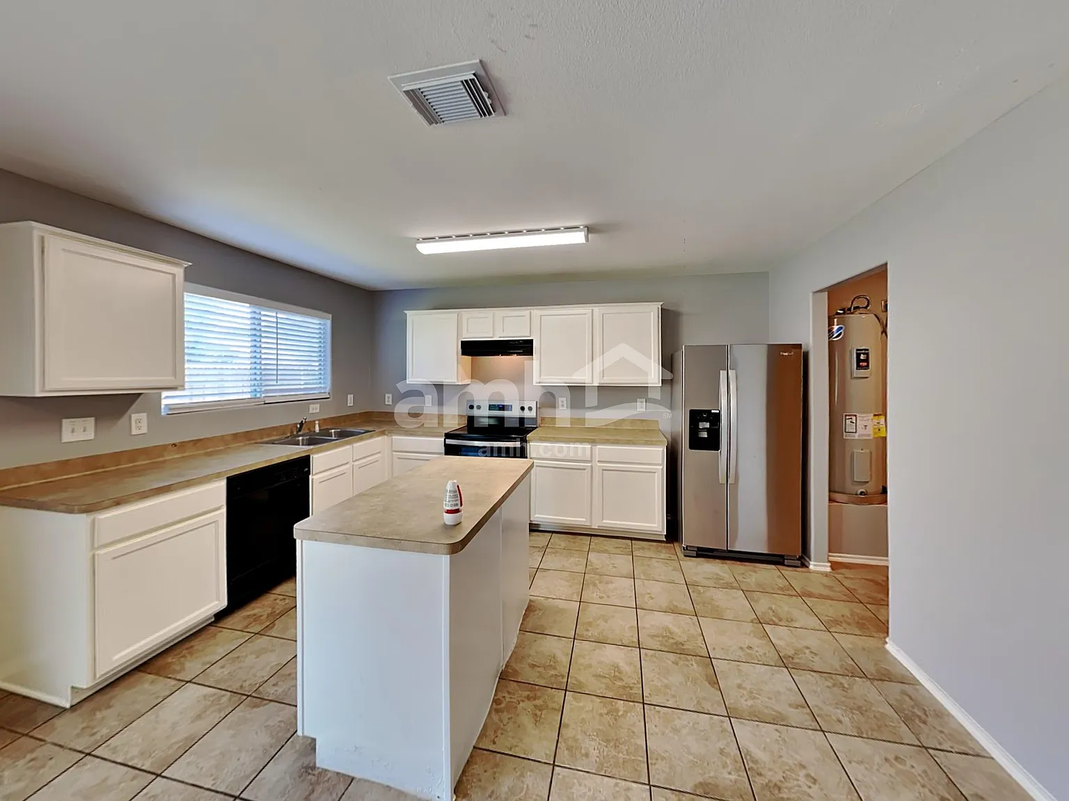 4 bed, 2.5 bath, 2584 sqft, $2,035 — Photo 3
