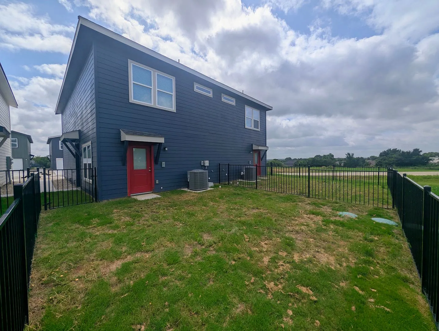Brand New Duplex in New East Parks Community — Photo 3
