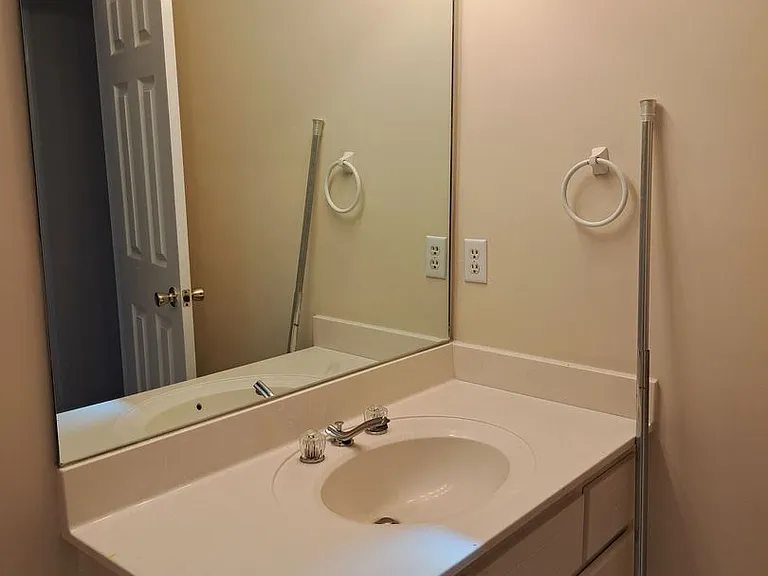 7727 Betty Louise Dr — Photo 14