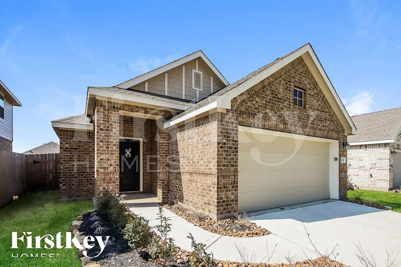 3 bed, 2.0 bath, 1494 sqft, $1,960 — Photo 2