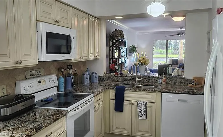 219 Fox Glen Dr #1107 — Photo 2
