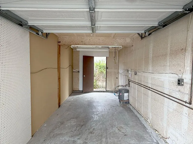 Blanton — Photo 28