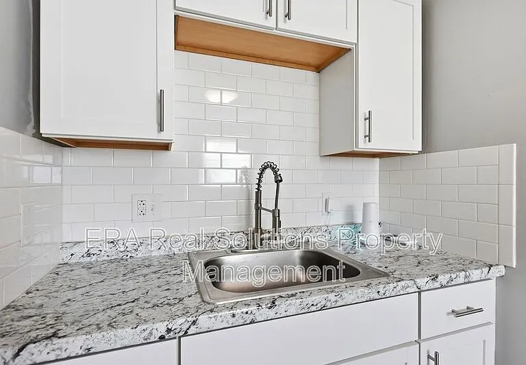 977 13th Ave — Photo 11