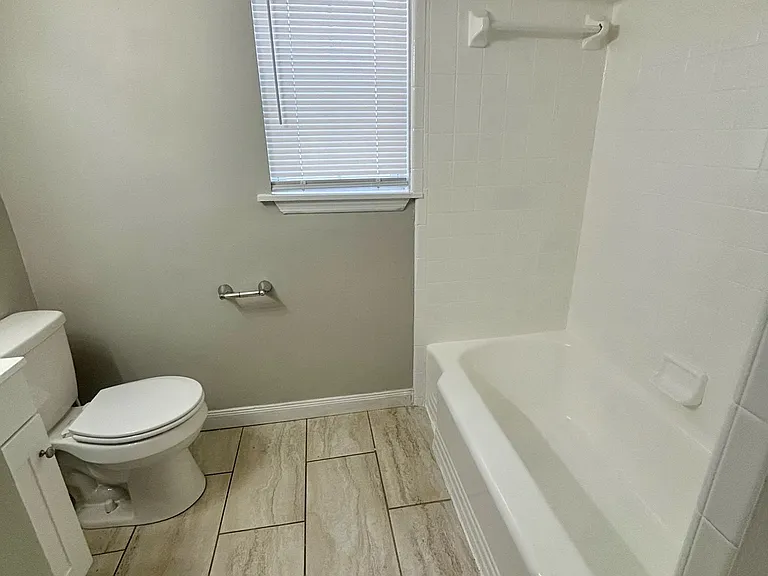 910 W Whitney Ave — Photo 6