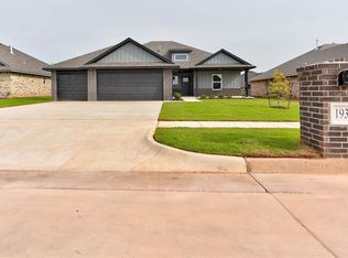 1931 W Flintlock Way, Mustang, OK 73064