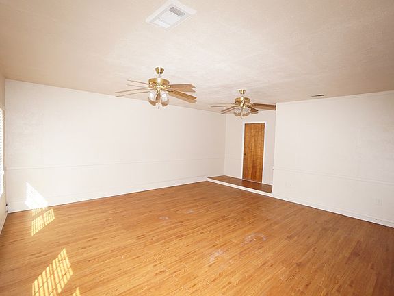 4th image of 5112 Belaire Dr