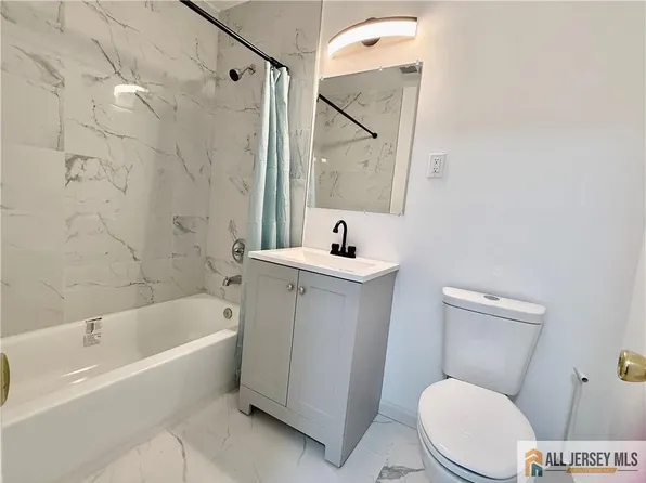 238 College Dr, Edison, NJ 08817