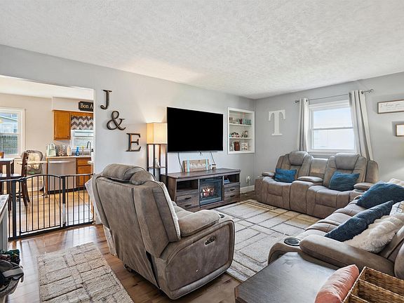 3rd image of 2343 W Dover Ct