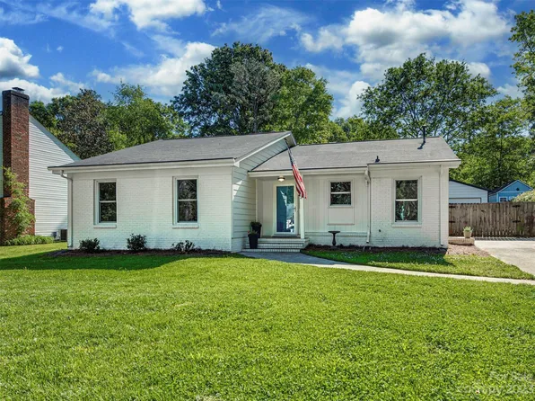 9613 Watergate Rd, Charlotte, NC 28270