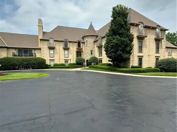 7223 Mission Rd APT 103, Prairie Village, KS 66208
