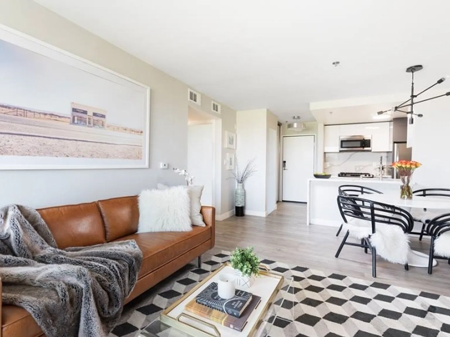 8 WEEKS FREE + $1,000 LOOK AND LEASE SEPCIAL - The CitiZen at Virgil Village - 4150 Marathon St — Photo 3