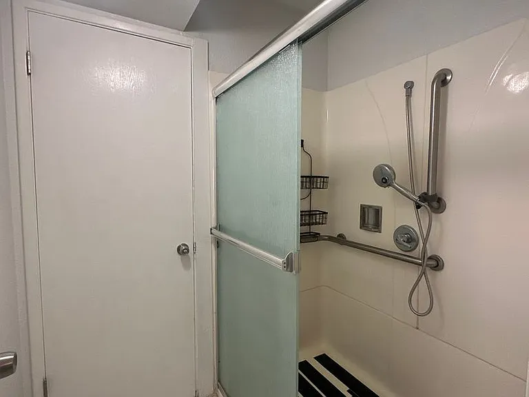 308 N Riverside Dr — Photo 13