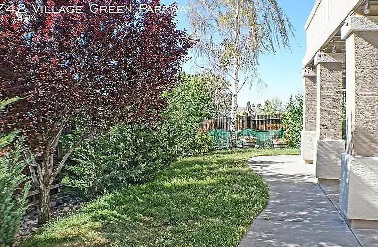 4742 Village Green Pkwy — Photo 36