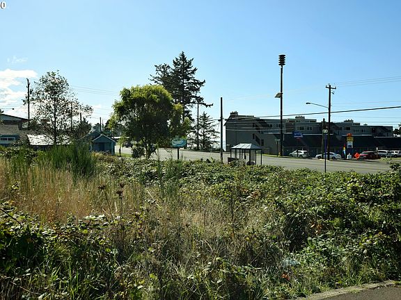 2nd image of 400 N Hwy 101