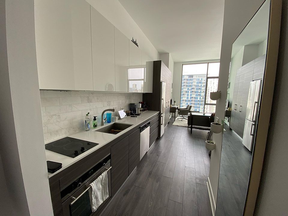 1st image of 501 N Orleans St #1904