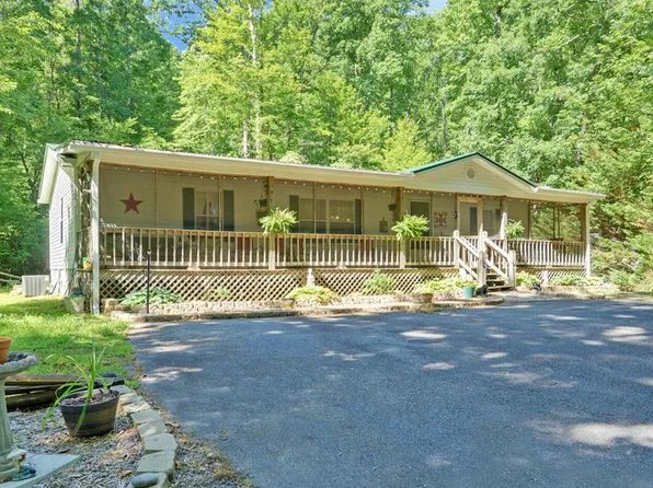 3946 Wildwood Ln, Young Harris, GA 30582