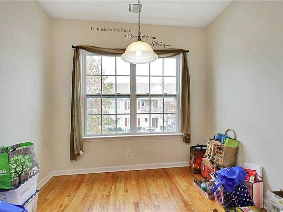 4th image of 128 Warwick Dr #128