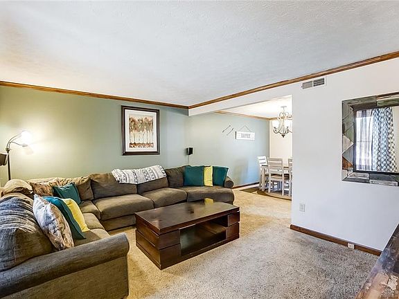 2nd image of 2226 Robinhood Dr