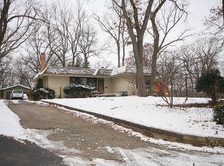21W282 Walnut Rd, Glen Ellyn, IL 60137