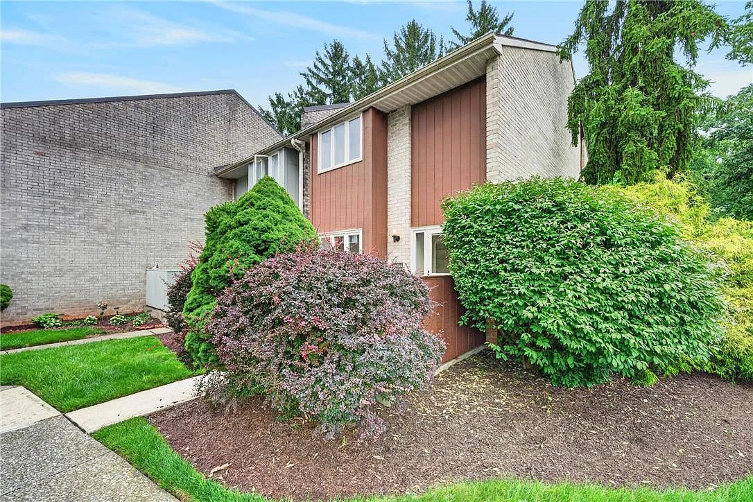 2 bed, 2.5 bath, 1586 sqft, $2,350 — Photo 3