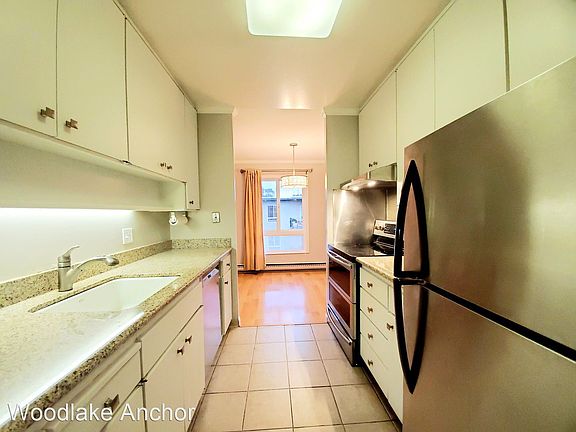 3rd image of 820 N Delaware St APT 401