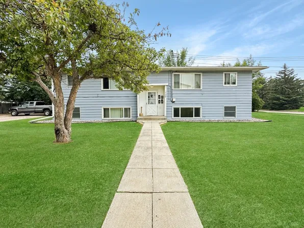1729 1st St SW, Minot, ND 58701