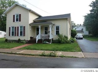 12 Leroy St, Bergen, NY 14416