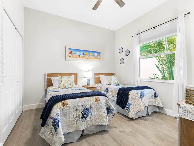 2047 Roselawn St #2047 — Photo 17