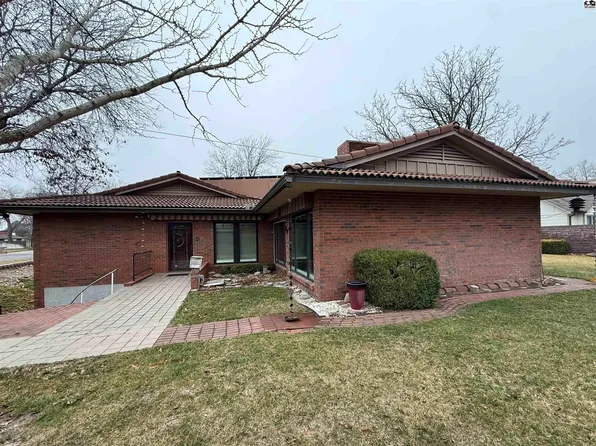 210 Cochise Trl, Hutchinson, KS 67502