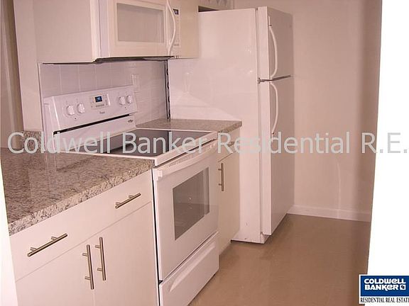 5th image of 220 Lakeview Dr APT 213