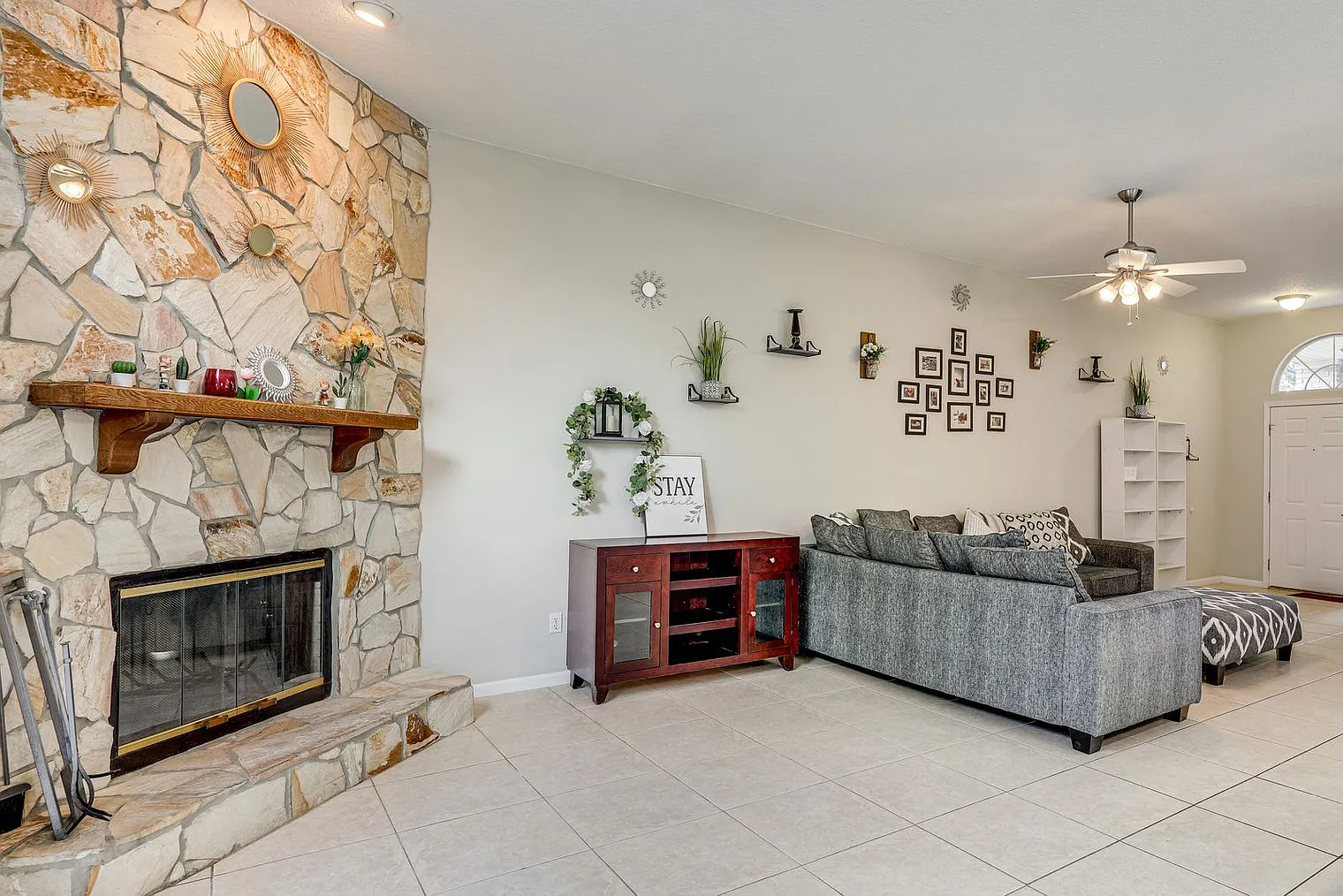 3 bed, 2.0 bath, 1485 sqft, $8,789 — Photo 3