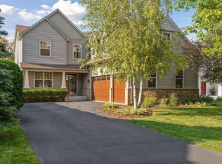 1120 Grove Cir, Victoria, MN 55386