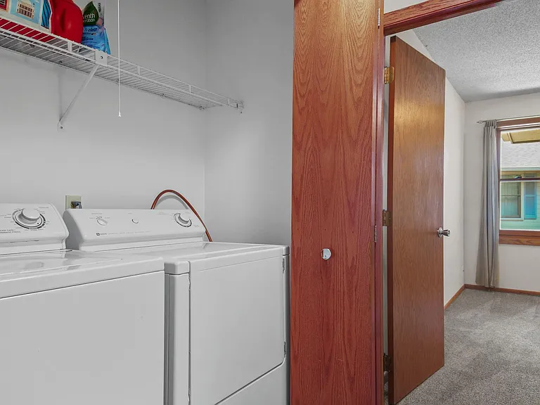 18669 Clear View Ct — Photo 3