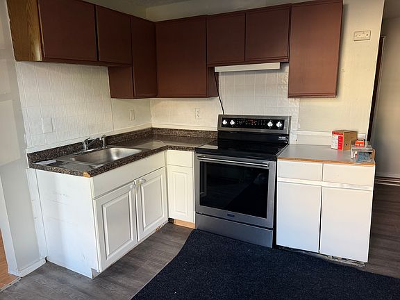 2nd image of 21 Greenwoods Ave #4