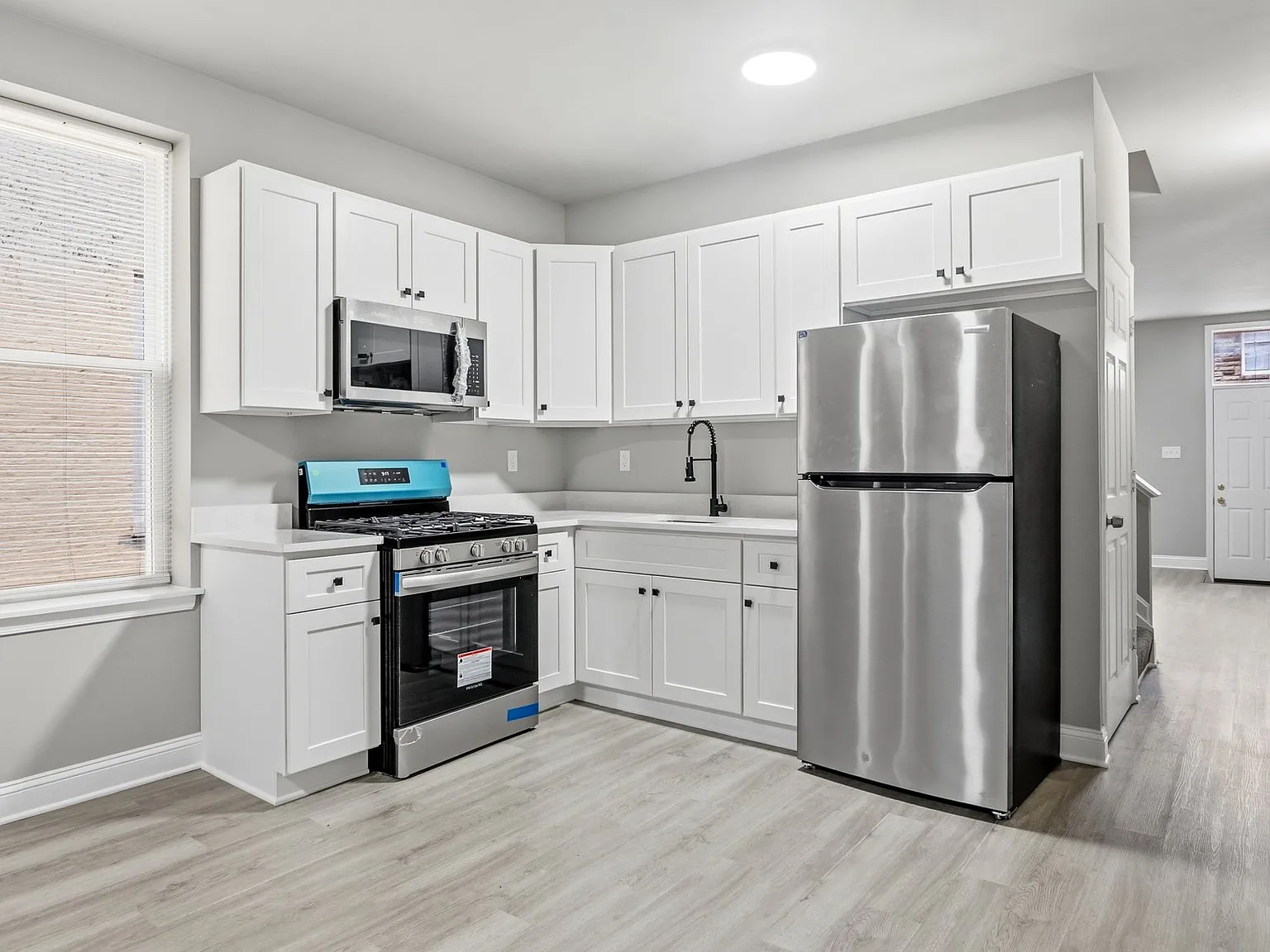 3 bed, 1250 sqft, $2,150 — Photo 4