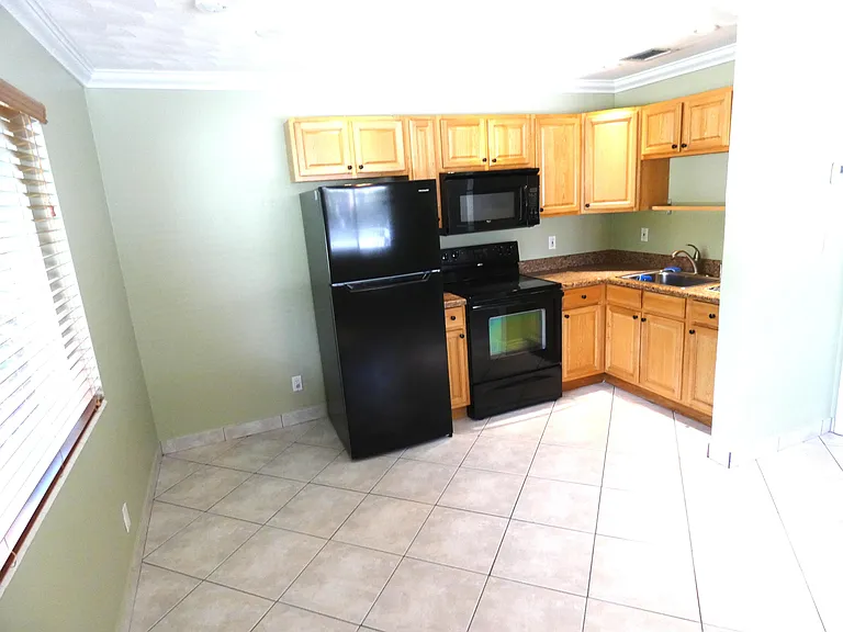 644 NE 16th Ave #1 — Photo 8