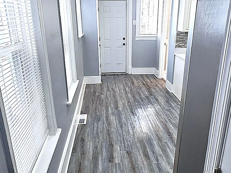 244 W Douglass St — Photo 5