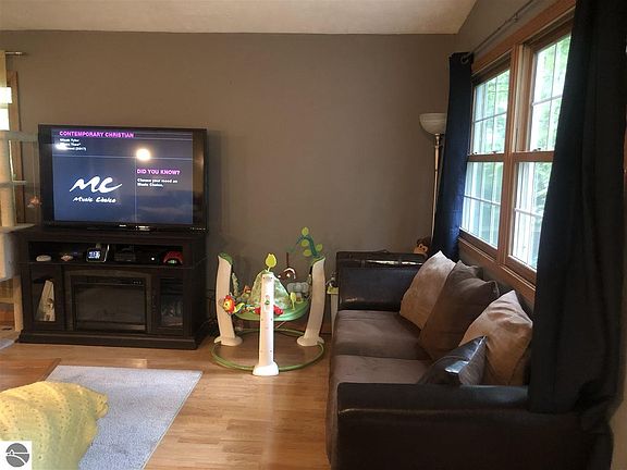 4th image of 3939 White Birch Dr