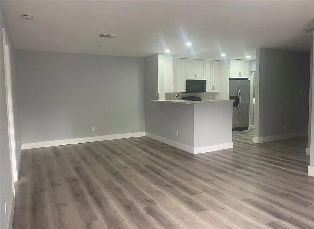 2 bed, 2.0 bath, 1114 sqft, $2,300 — Photo 2