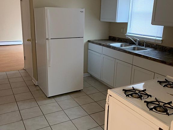 4th image of 37 King Arthur Ct APT 1
