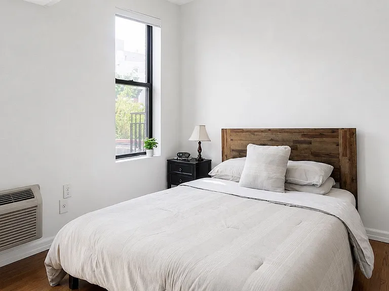 162 Smith St #3R — Photo 3