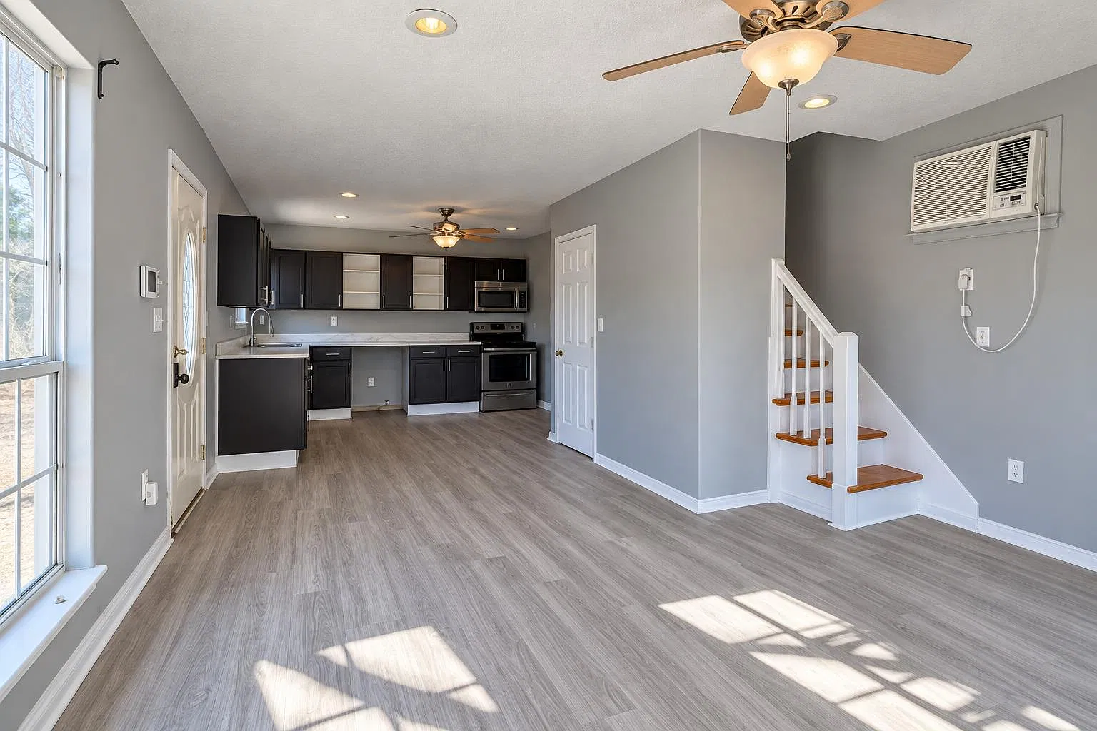 1 bed, 1.0 bath, 784 sqft, $1,100 — Photo 2