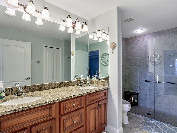 4th image of 403 SW 47th Ter #102