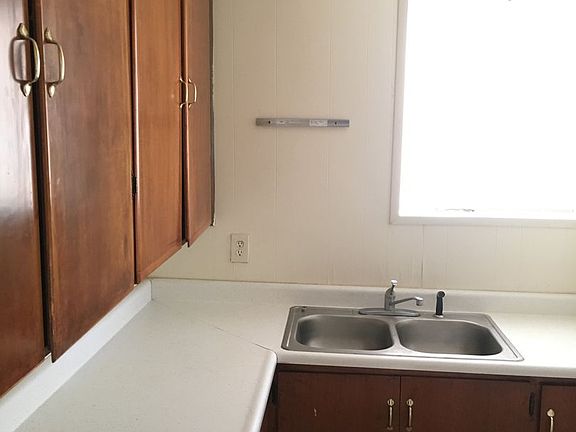 3rd image of 319 E San Emidio St