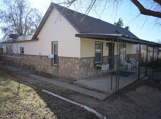 114 W 4th St, Vici, OK 73859