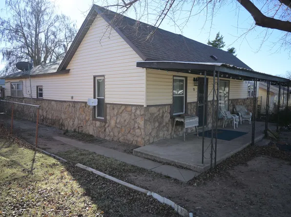 114 W 4th St, Vici, OK 73859